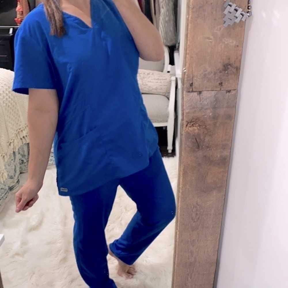 Greys Anatomy blue scrub top size XLarge - Picture 2 of 8